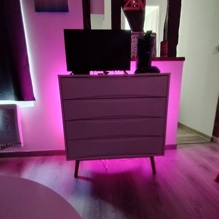 Studio Charmant Confortable Tv Centre Ville لوفييه المظهر الخارجي الصورة