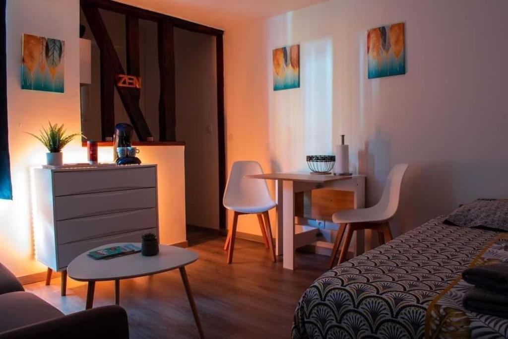 Studio Charmant Confortable Tv Centre Ville لوفييه المظهر الخارجي الصورة