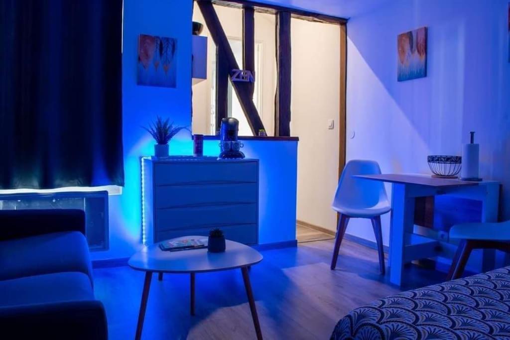 Studio Charmant Confortable Tv Centre Ville لوفييه المظهر الخارجي الصورة